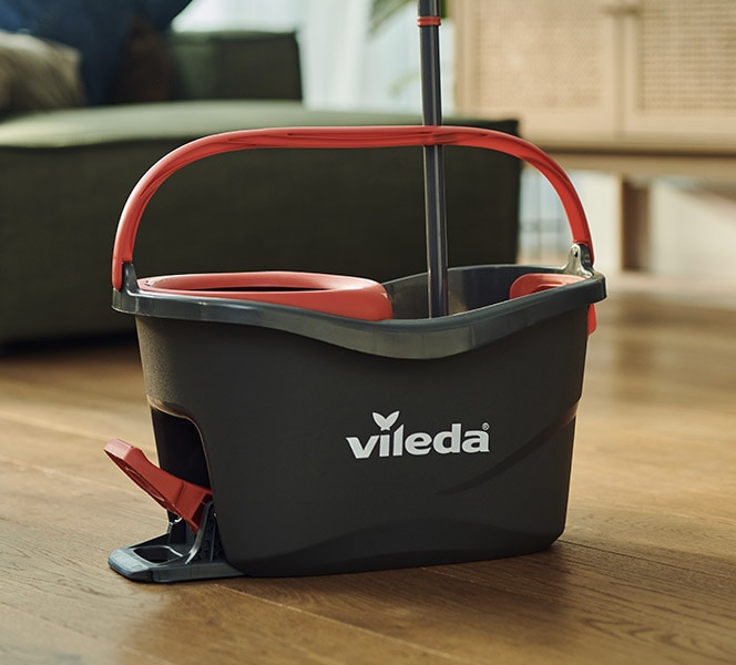 Vileda España - Vileda Turbo es el sistema más completo para fregar sin  esfuerzo. El pedal reforzado activa el sistema de centrifugado de la  fregona para escurrir con mayor comodidad y sin