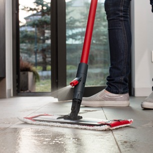 Vileda 1-2-Spray mop for modern cleaning.jpg
